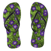 Ochtendglorie in paarse en groene teenslippers (Voetbed)