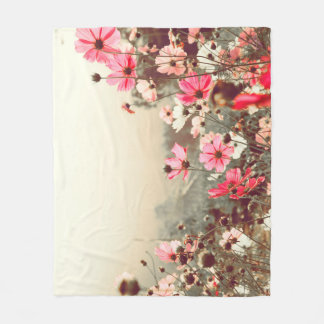 Ochtendlicht, bloeiende roze kosmos. fleece deken