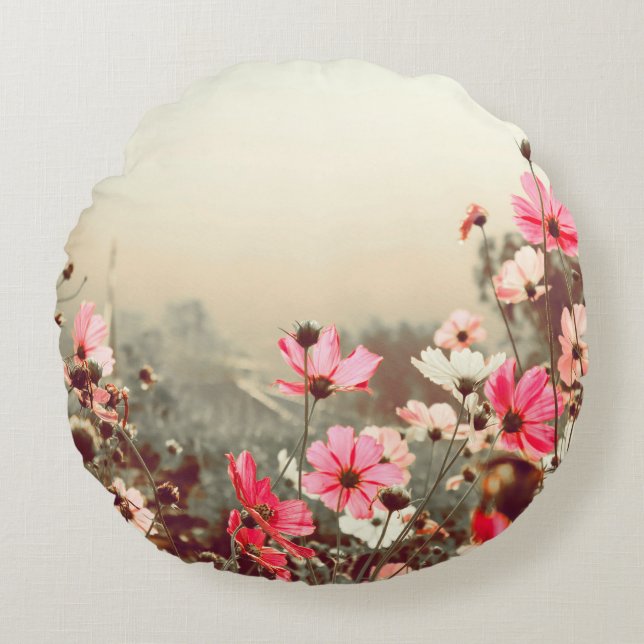 Ochtendlicht, bloeiende roze kosmos. rond kussen (Voorkant)