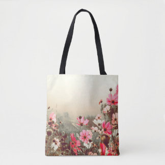 Ochtendlicht, bloeiende roze kosmos. tote bag