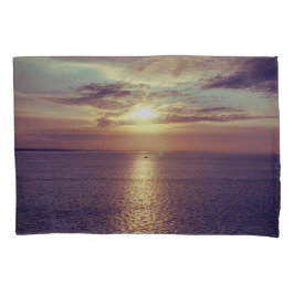 Ochtendzonsopgang boven een prachtige oceaan kussensloop