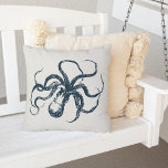 octopus crème en marine buitenkussen<br><div class="desc">Voeg een  nautische stijl toe aan uw patio-,  boot- of poolgebied met onze buitenste kussens in gebroken wit,  met een blauw -gebarentaal van de marine.</div>