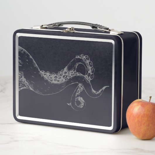 Octopus tentakels grijs op zwarte lunchbox (In situ)