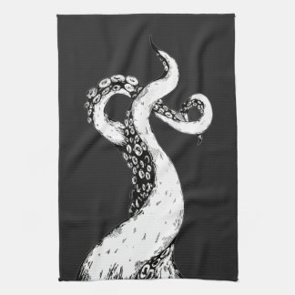 octopusarmen op zwarte theedoek