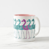 "Odd One Out" Flamingo Coffee Mok (roze) (Voorkant rechts)