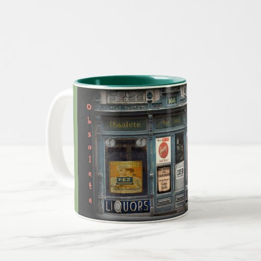 Oddie's Creepy Emporium Mok (Voorkant links)