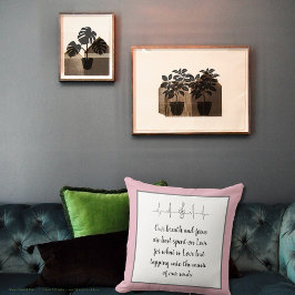 Ode aan Liefde Sierkussen van Dichteres Adiela Ako