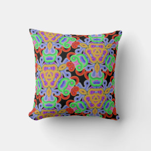 Oedels van noedels, veelkleurig op zwart kussen