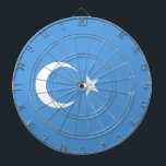 Oeigoerse vlag van Oost-Turkistan (Oeigoer) Dartbord<br><div class="desc">Dit ontwerp is voorzien van de nationale vlag van de eerste Oost-Turkestaanse republiek, die in 1933 werd opgericht als een kortstondige afgescheiden Islamitische republiek. De vlag staat bekend onder de naam Kökbayraq (К б й ), wat betekent "blauwe vlag" of "blauwe vlag". De vlag kenmerkt een witte halve maan (waxing...</div>