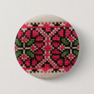 Oekraïense borduurvrouw ronde button 5,7 cm