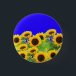 Oekraïense vlag kleuren Zonnebloemen Button Onders<br><div class="desc">Steun Oekraïense Buttonnen - Vrede - Oekraïense vlag Kleuren Zonnebloemen Button - Vrijheid ! Laten we van de wereld een betere plek maken - iedereen samen ! Een betere wereld begint - hangt ervan af - heeft U ook ! nodig U kunt overstappen naar 1000 Zazzle producten. Formaat wijzigen en...</div>