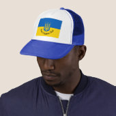 Oekraïense vlag met wapen en aangepaste tekst trucker pet (In situ)