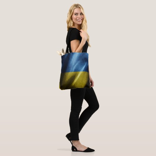 Oekraïense zijdevlag tote bag (Op model)