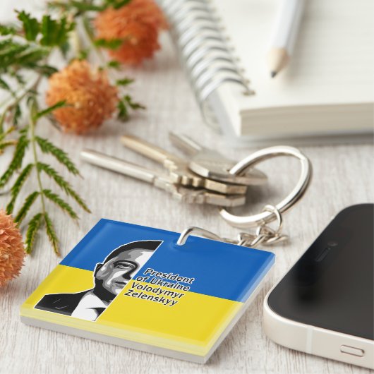 Oekraïne President Zelenskyy Half Portret B&W Art Sleutelhanger (Voorkant Rechts)