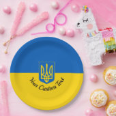 Oekraïnse vlag met wapen en aangepaste tekst papieren bordje (Feest)