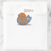 OEPEN! Funny Cute Cat Plays met Yarn Ball Ronde Sticker (Tas)