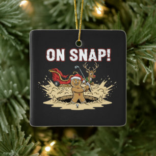 Oeps! Grappige kerstman van peperkoek speelt golf Keramisch Ornament