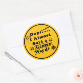 Oeps, ik zei bijna een gamer woord geel ronde sticker (Envelop)
