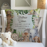 Oerwoud blauw nieuwe babydieren geboortestatistiek kussen<br><div class="desc">Welkom je baby boy in een avontuurlijke wereld met het Safari Oerwoud Animals Baby Boy Nursery Pillow, een charmante aanvulling op zijn eerste heiligdom. Dit kussen beschikt over een heerlijke reeks waterverf tropische en oerwoud dieren, die een speelse maar serene sfeer brengen in het kinderkamer decor. Personaliseer het met de...</div>