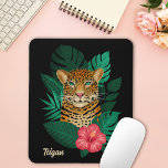 Oerwoud Leopard Floral Art | Zwart | Naam Muismat<br><div class="desc">Deze prachtige mousepad heeft een handgetekende/geverfde luipaard,  met tropische oerwouden bladeren en een felroze hibiscusbloem over een aangepaste kleur achtergrond (zwart afgebeeld). Modern,  mooi en kleurrijk - maakt een geweldig cadeau! * Kunstwerk / Illustratie van Tracey Khalei / Orabella Prints</div>