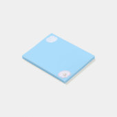 Oesterschelp met parel op lichtblauw post-it® notes (Schuin)