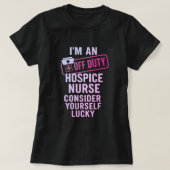 Off Duty Hospice Nurse Grappig Cadeau T-shirt (Design voorkant)