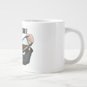 Office Woman Chugging Coffee From Pot Humor Grote Koffiekop (Rechts)