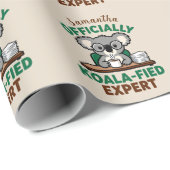 Officially Koala-fied Expert Funny Coffee Pun Cadeaupapier (Rol Hoek)