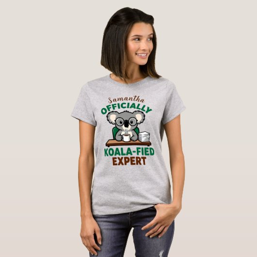 Officially Koala-fied Expert Funny Coffee Pun T-shirt (Voorkant volledig)