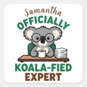 Officially Koala-fied Expert Funny Coffee Pun Vierkante Sticker (Voorkant)