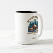 Officieel gepensioneerd, aangepaste naam en datum tweekleurige koffiemok (Voorkant rechts)