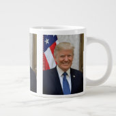 Officieel portret van Donald Trump Grote Koffiekop (Rechts)