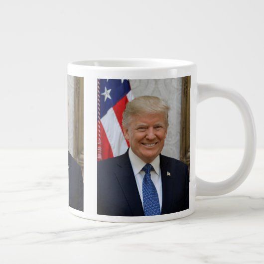 Officieel portret van Donald Trump Grote Koffiekop (Rechts)