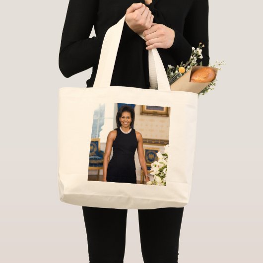 Officieel portret van First Lady Michelle Obama Grote Tote Bag (Voorkant (product))