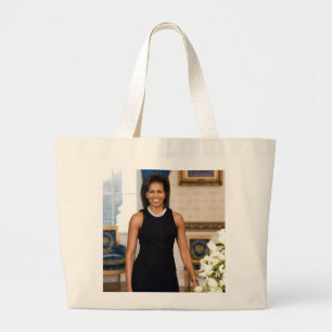 Officieel portret van First Lady Michelle Obama Grote Tote Bag