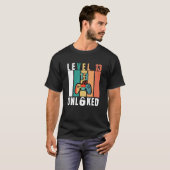 Officieel tienerniveau 13 onvergrendelde verjaarda t-shirt (Voorkant volledig)