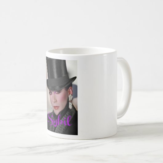 Officiële Babylon Sybil Bruncheon Mok (Voorkant rechts)