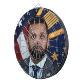 Officiële Kash Patel Dartbord (Voorkant Rechts)