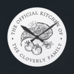 Officiële keuken | Pizza Thmed Ronde Klok<br><div class="desc">A funny yet classiy custom wall clock tailored to your family kitchen. Use the customization functions to control the text size,  font,  and other options. Have fun being creative and making it your own.</div>