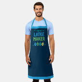 Officiële Latke Maker Hanukkah Schort (Gedragen)