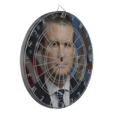 Officiële Pete Hegseth Dartbord (Voorkant Links)
