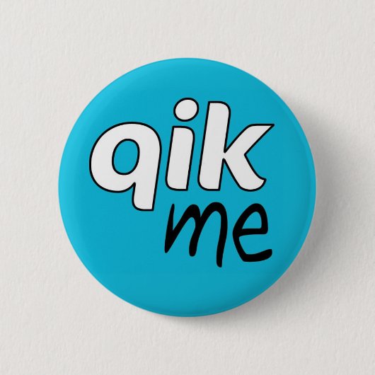 Officiële Qik Me Button Badge (Voorkant)