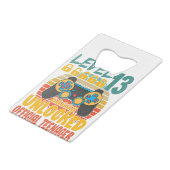 Officiële tiener 13e jaars niveau 13 niet-vergrend creditkaart flessenopener (Voorkant Gekanteld)