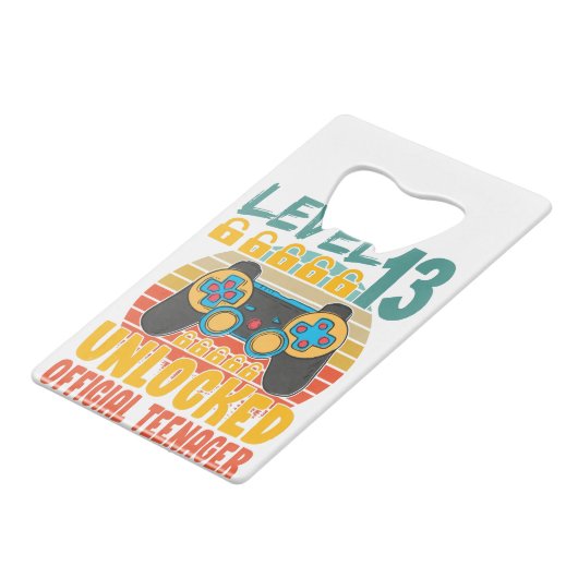 Officiële tiener 13e jaars niveau 13 niet-vergrend creditkaart flessenopener (Achterkant Gekanteld)