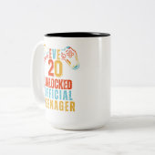 Officiële tiener 20e verjaardag Jongen Niveau 20 Tweekleurige Koffiemok (Voorkant links)