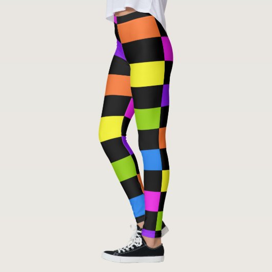 Offset blokken van heldere kleuren met zwart leggings (Links)