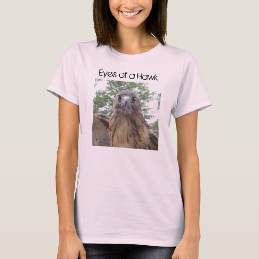 Ogen op een Hawk Conservation Shirt (Voorkant)