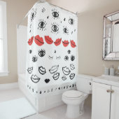  ogen, rood lippatroon. douchegordijn (In situ)