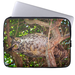 Ogen van de Nacht: Grote Gehoornde Uil Laptop Sleeve