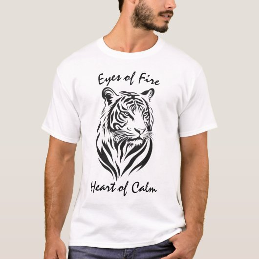 Ogen van vuur, hart van kalmte - Majestic Tiger Li T-shirt (Voorkant)